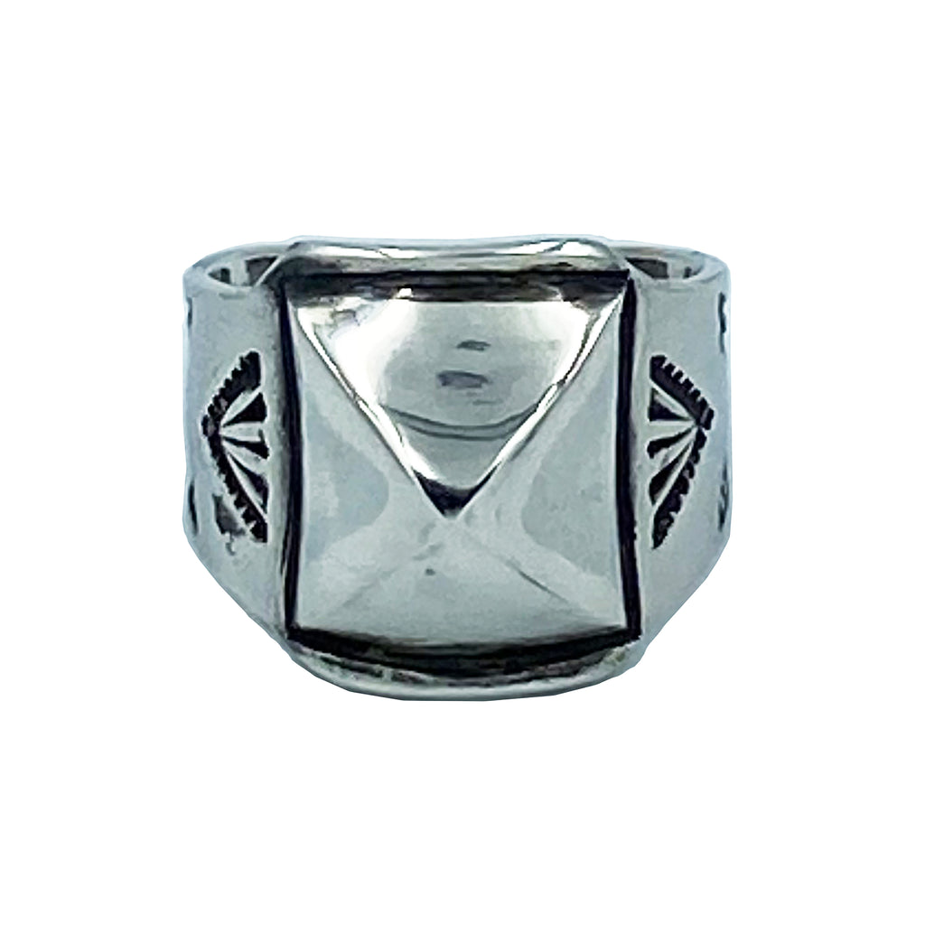 Ring - Pyramid Stud
